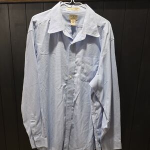 L.L. Bean Men's Light Blue Casual Button Down Shirt